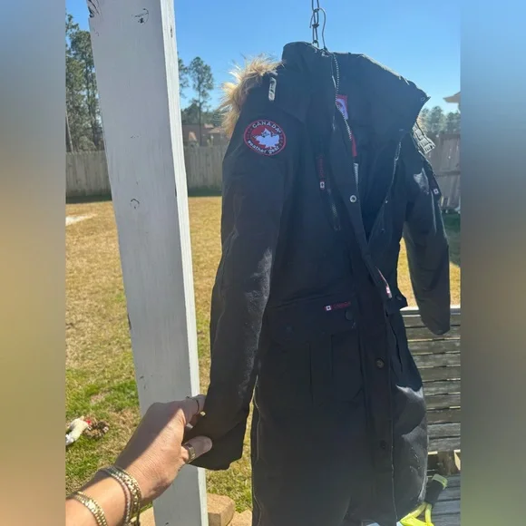 Canada Weathergear Coat Black Puffer Jacket Fur Hood Women's Small LIKE NEW - Picture 5 of 15